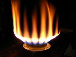 Nguyên nhân và cách xử lý khi bếp gas bị bùng lửa tại nhà